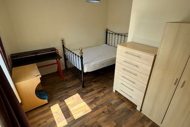 4 bed house, Queen Anne Street, Shelton, Stoke, ST42EQ - Image 3