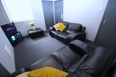 4 bed house, Queen Anne Street, Shelton, Stoke, ST42EQ - Image 8