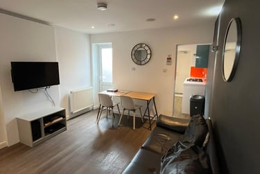 4 bed house, Ashford Street, Shelton, Stoke, ST42EL - Image 1