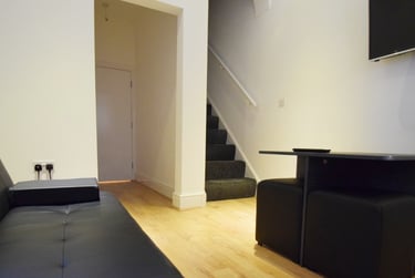 6 bed house, Boughey Road, Shelton, Stoke, ST42BB - Image 5