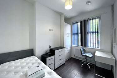 3 bed house, Thornton Road, Shelton, Stoke, ST42BD - Image 5