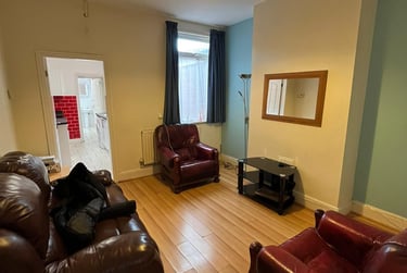 2 bed house, Thornton Road, Shelton, Stoke, ST42BD - Image 6