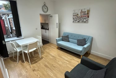 3 bed house, Leek Road, Shelton, Stoke, ST42BW - Image 5