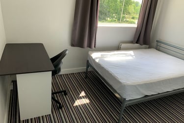 4 bed house, Leek Road, Shelton, Stoke, ST42BP - Image 2