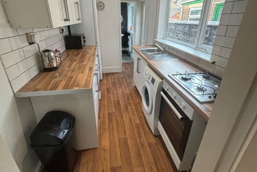 3 bed house, Thornton Road, Shelton, Stoke, ST42BD - Image 6