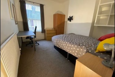 5 bed house, Ashford Street, Shelton, Stoke, ST42EH - Image 2