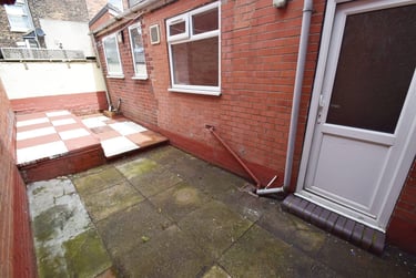 4 bed house, Queen Anne Street, Shelton, Stoke, ST42EQ - Image 9