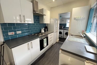 3 bed house, Leek Road, Shelton, Stoke, ST42BP - Image 10