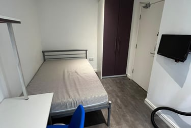 4 bed house, Leek Road, Shelton, Stoke, ST42BW - Image 3