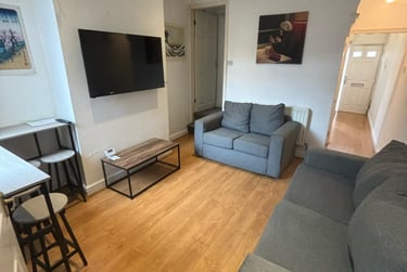 3 bed house, Thornton Road, Shelton, Stoke, ST42BD - Image 1