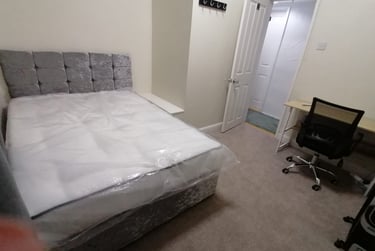 3 bed house, Lewis Street, Shelton, Stoke, ST47RR - Image 2