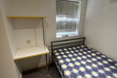 4 bed house, Leek Road, Shelton, Stoke, ST42BW - Image 10