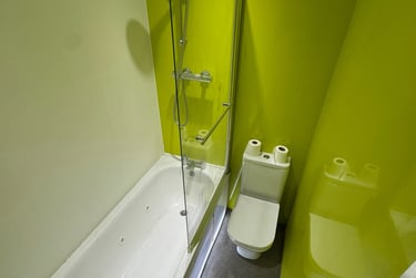 4 bed house, Thornton Road, Shelton, Stoke, ST42BD - Image 9