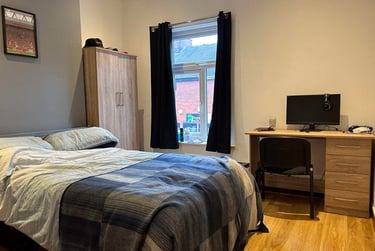 3 bed house, Thornton Road, Shelton, Stoke, ST42BD - Image 1