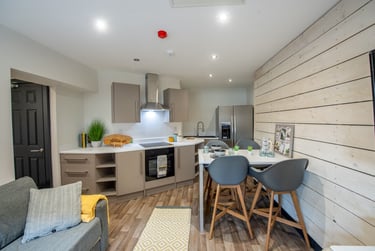 7 bed flat, Parr St, City Centre, Liverpool, L14JN - Image 1