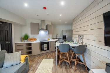 5 bed flat, Parr Street, City Centre, Liverpool, L14JN - Image 1