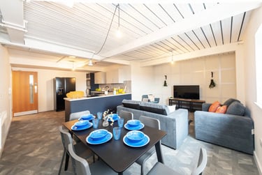 6 bed flat, Church Street, City Centre, Ormskirk, L393AG - Image 1