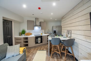 7 bed flat, Parr Street, City Centre, Liverpool, L14JN - Image 1