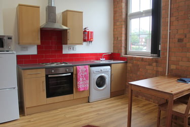 2 bed flat, Lower Parliament Street, Hockley, Nottingham, NG11EN - Image 1