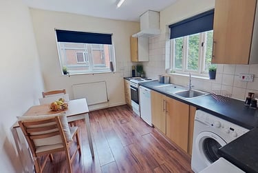 2 bed flat, North Sherwood Street, Arboretum, Nottingham, NG14EB - Image 2