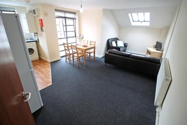 4 bed flat, Arthur Street, Arboretum, Nottingham, NG74DW - Image 1