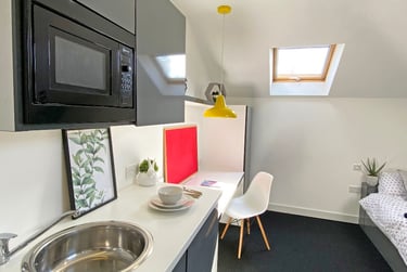 1 bed studio, Damside Street, City Centre, Lancaster, LA11AW - Image 1