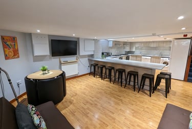 8 bed house, Adnitt Road, Abington, Northampton, NN14NL - Image 1