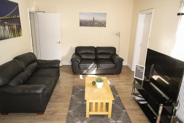 8 bed house, Palmerston Road, Abington, Northampton, NN15EU - Image 2