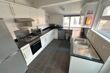 5 bed house, Fawcett goombs Wifi and Parking, Southsea, Portsmouth, PO40DH - Image 7