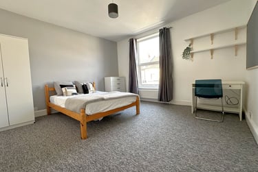 5 bed house, WYNDCLIFFE RD - 5x DOUBLE BEDS + BILLS INCLUDED, Southsea, Portsmouth, PO40LA - Image 1