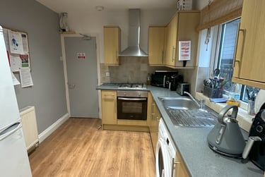 5 bed house, Harold Road, Southsea, Portsmouth, PO40LS - Image 2