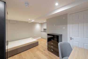 1 bed studio, Monmouth Street, City Centre, Bath, BA12AP - Image 2