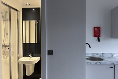 1 bed studio, Queen Charlotte Street, City Centre, Bristol, BS14EX - Image 3