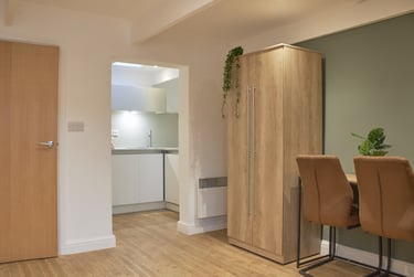 1 bed flat, St James's Parade, Poets Corner, Bath, BA11UH - Image 2