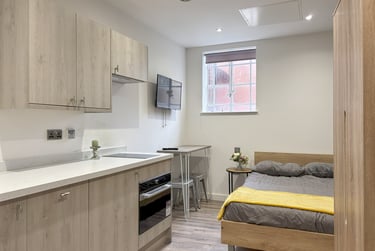 1 bed studio, College Green, City Centre, Bristol, BS15TB - Image 2