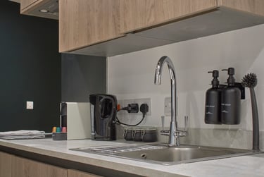 1 bed studio, Cherry Lane, Kingsdown, Bristol, BS13NG - Image 2