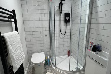 2 bed flat, Henry Street, Poets Corner, Bath, BA11JT - Image 2