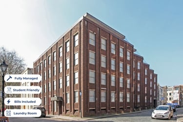 1 bed studio, Queen Square, City Centre, Bristol, BS14JE - Image 1