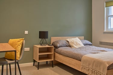 2 bed flat, St. James's Parade, Poets Corner, Bath, BA11UH - Image 2