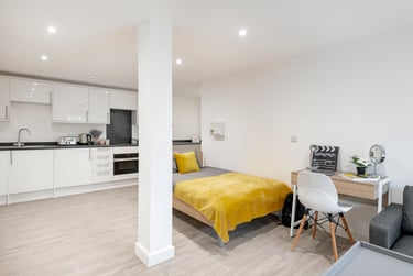 1 bed studio, Lower Bristol Road, City Centre, Bath, BA23BD - Image 2