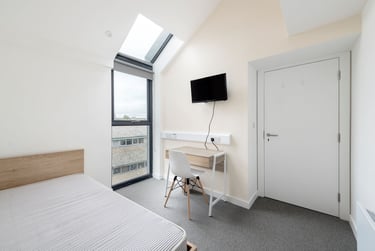 2 bed flat, Lower Bristol Road, City Centre, Bath, BA23BD - Image 2