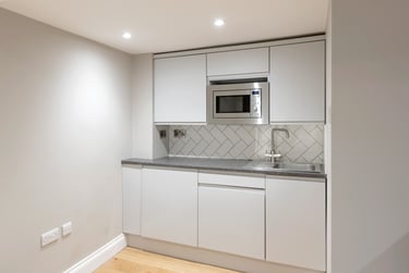 1 bed studio, Monmouth Street, City Centre, Bath, BA12AP - Image 3