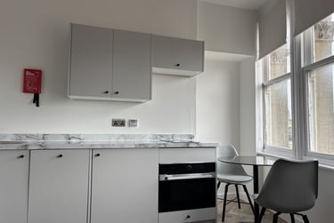 1 bed studio, Queen Charlotte Street, City Centre, Bristol, BS14EX - Image 4