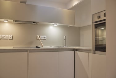 1 bed flat, St James's Parade, Poets Corner, Bath, BA11UH - Image 3
