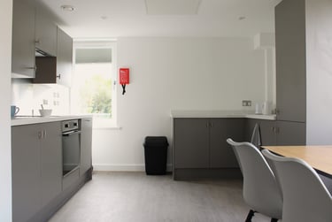 4 bed flat, Lower Bristol Road, Twerton, Bath, BA21FJ - Image 3