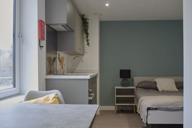 1 bed studio, Lower Bristol Road, Twerton, Bath, BA21FJ - Image 2