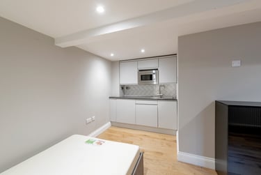 1 bed studio, Monmouth Street, City Centre, Bath, BA12AP - Image 4