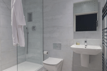 1 bed studio, St James's Parade, Poets Corner, Bath, BA11UH - Image 3