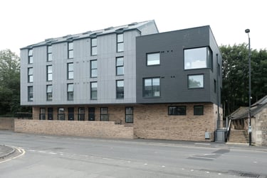 2 bed flat, Lower Bristol Road, City Centre, Bath, BA23BD - Image 1