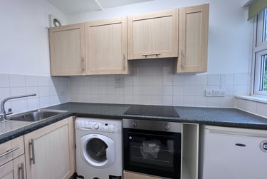 1 bed studio, Wells Road, City Centre, Bath, BA23AP - Image 3